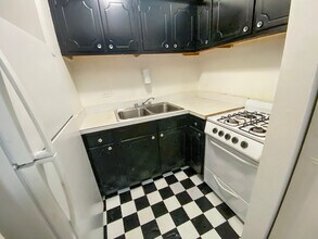 516 W Melrose St, Unit 505 in Chicago, IL - Foto de edificio - Building Photo