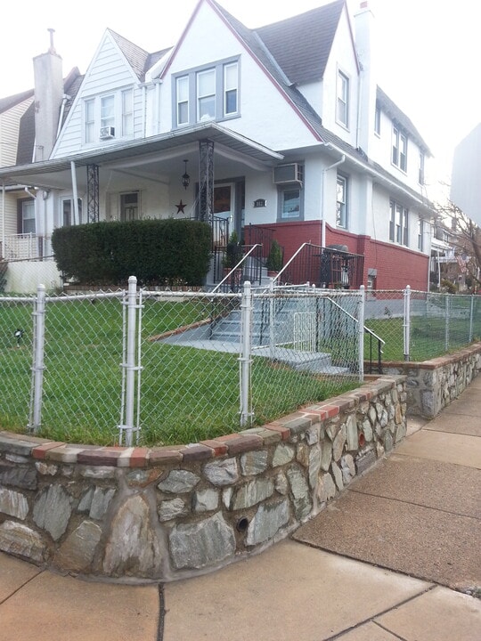 162 E Essex Ave in Lansdowne, PA - Building Photo