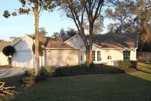 210 Meadow Green Dr in Davenport, FL - Building Photo