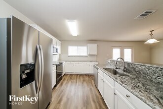 2136 Benning Way in Fort Worth, TX - Foto de edificio - Building Photo