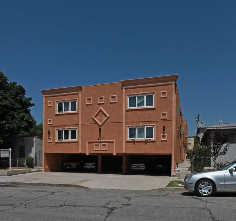 421 E Elmwood Ave in Burbank, CA - Foto de edificio