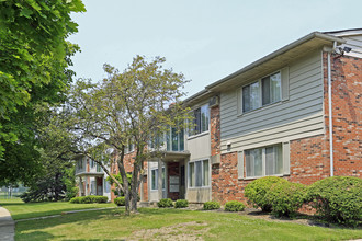 Patrick Henry Apartments in Auburn Hills, MI - Foto de edificio - Building Photo