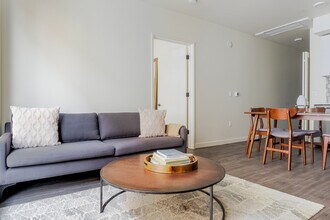 10050 NE 10th St, Unit FL5-ID948 in Bellevue, WA - Building Photo - Building Photo
