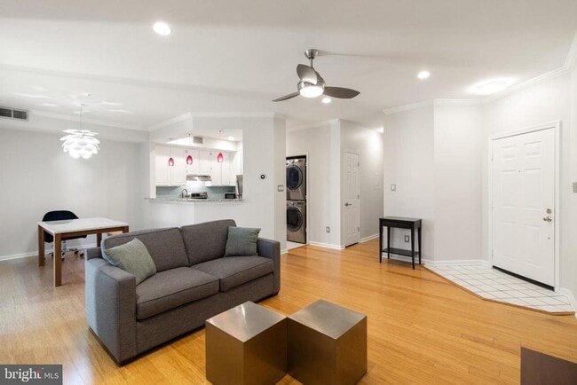 6944 Ellingham Cir in Alexandria, VA - Building Photo - Building Photo