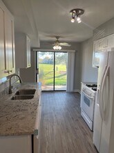 933 Monroe Ct in Vernon Hills, IL - Building Photo - Building Photo