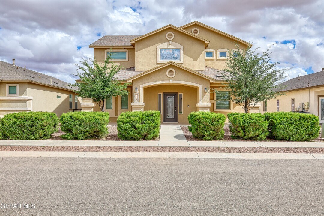 2124 Thomas Lackland St in El Paso, TX - Building Photo
