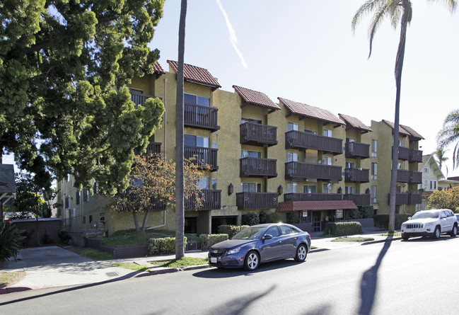 Villa Capri in San Diego, CA - Foto de edificio - Building Photo