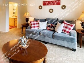 562 Olympic Way in Oceanside, CA - Building Photo - Building Photo