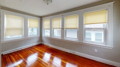 20-22-22 Upcrest Rd in Boston, MA - Foto de edificio - Building Photo