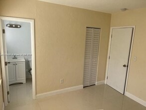 1992 NE 172nd St in North Miami Beach, FL - Building Photo - Building Photo