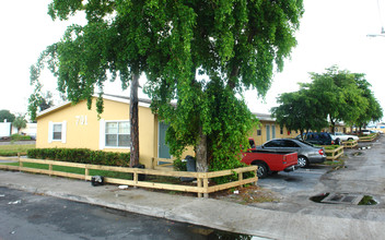 701 S G St in Lake Worth, FL - Building Photo - Building Photo