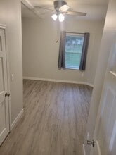 1122 Valley St, Unit 1122 1/2 in Burlington, IA - Foto de edificio - Building Photo