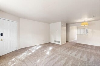 13 Hamlet Ct in Sicklerville, NJ - Building Photo - Building Photo