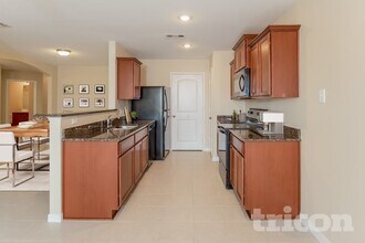 540 Red Dusk Paint Dr in La Marque, TX - Building Photo - Building Photo