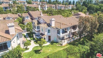 1055 S Dewcrest Dr in Anaheim, CA - Building Photo