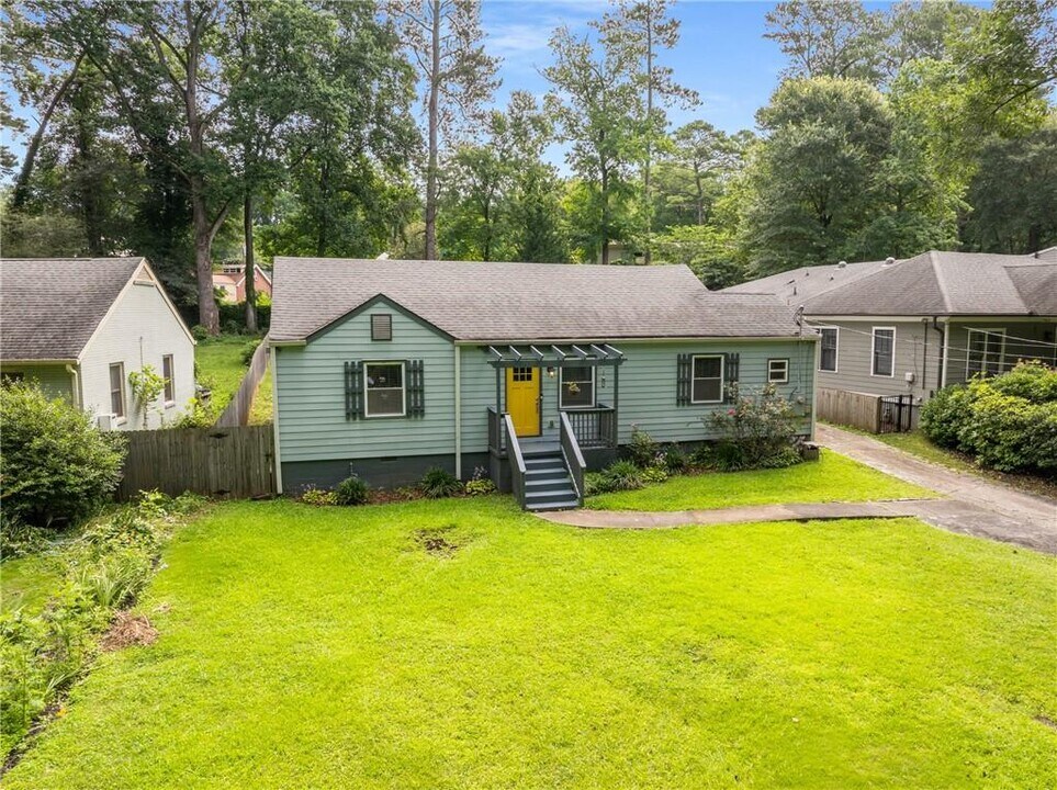 1398 Deerwood Dr in Decatur, GA - Building Photo