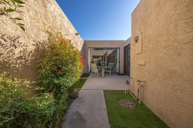73947 Saquaro Ct in Palm Desert, CA - Building Photo - Building Photo
