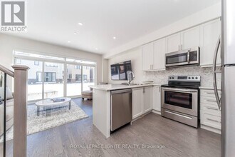 35 Cryderman Ln in Clarington, ON - Building Photo - Building Photo