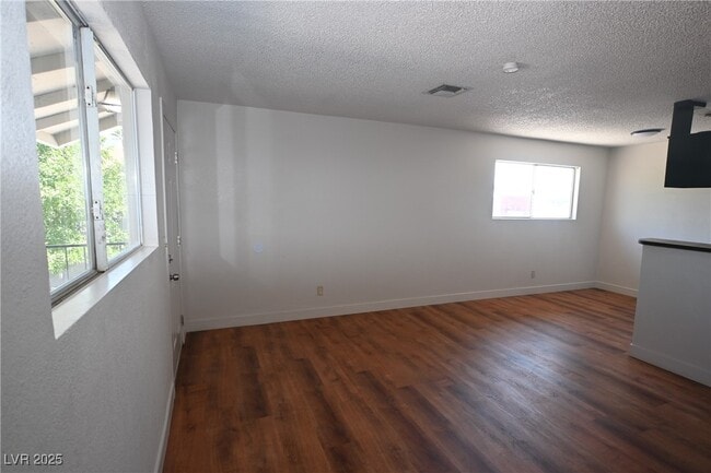 property at 1512 Cobb Ln