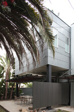 12915 Greene Ave in Los Angeles, CA - Foto de edificio - Building Photo