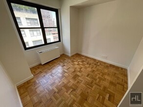EAST 49 STREET in New York, NY - Building Photo - Building Photo