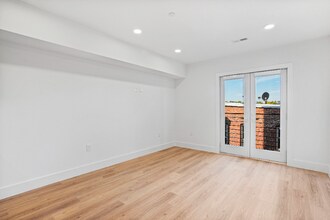 716 L St SE, Unit 303 in Washington, DC - Building Photo - Building Photo