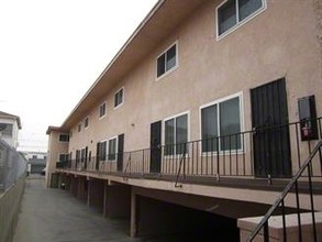 Buckthorn Apartments in Inglewood, CA - Building Photo - Building Photo