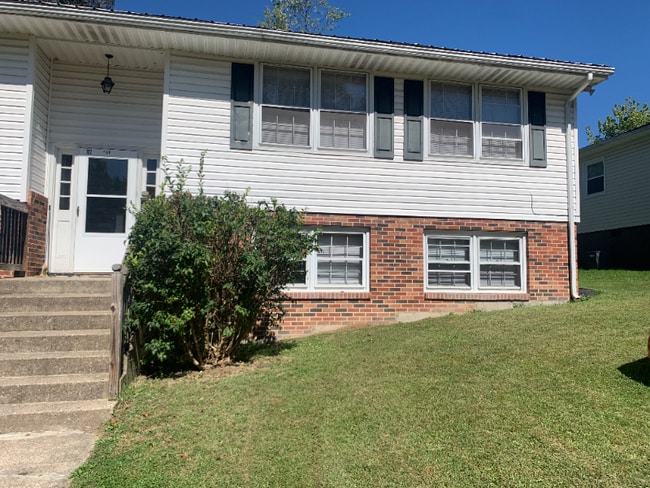 102 Oakwood St