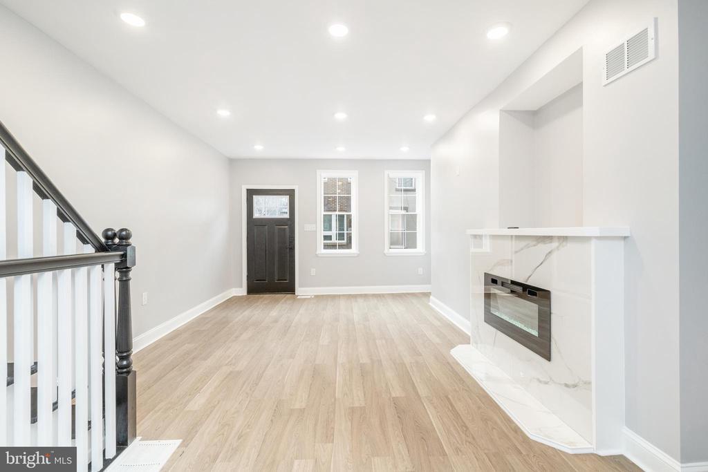 2215 Cross St in Philadelphia, PA - Building Photo