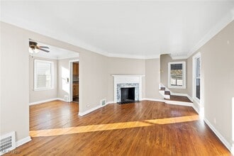 304 E 248th St in Euclid, OH - Building Photo - Building Photo