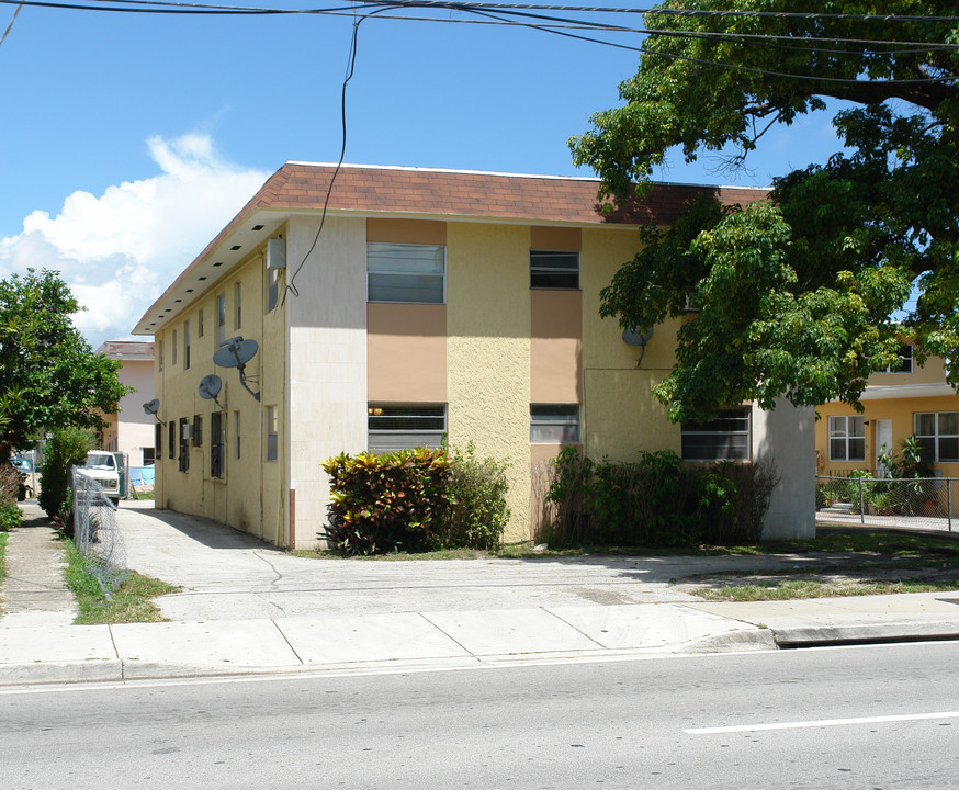 1137 SW 7th St in Miami, FL - Building Photo