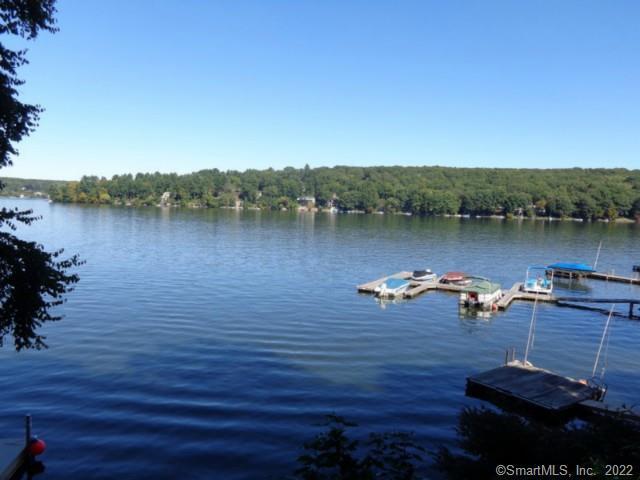 2 Lake Terrace Dr in Danbury, CT - Foto de edificio - Building Photo