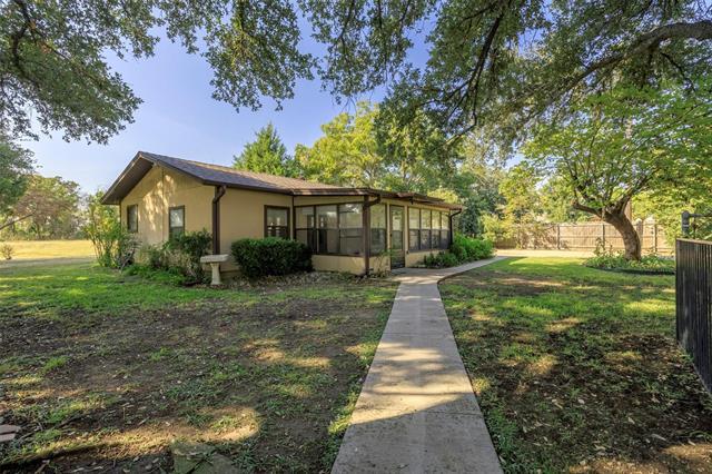 3300 Shady Ln S in Arlington, TX - Building Photo