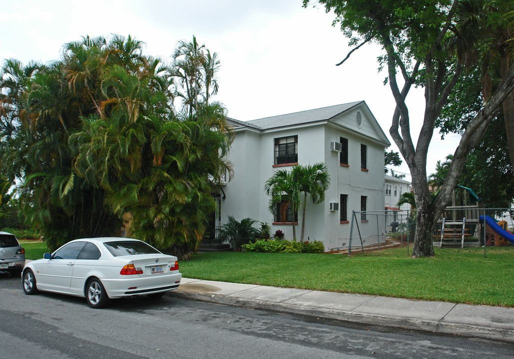 120 N Palmway in Lake Worth, FL - Building Photo