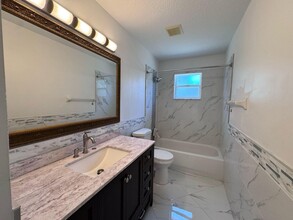 240 Malibu Cir in Greenacres, FL - Building Photo - Building Photo