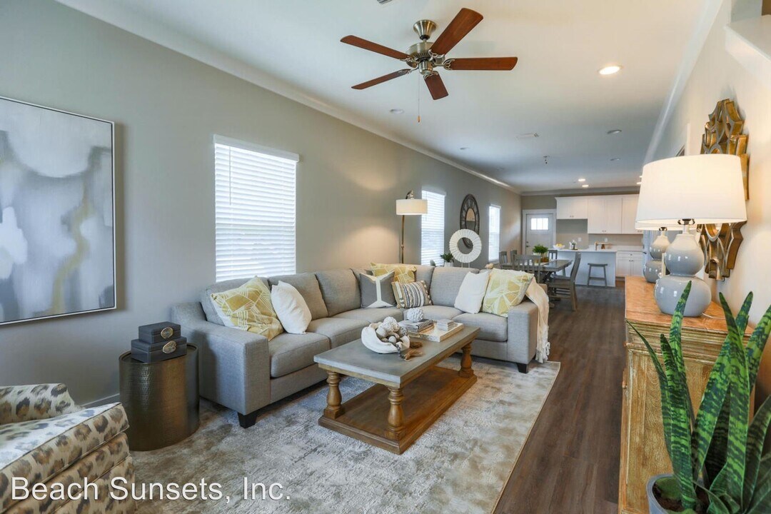 182 N Sand Palm Rd in Freeport, FL - Building Photo