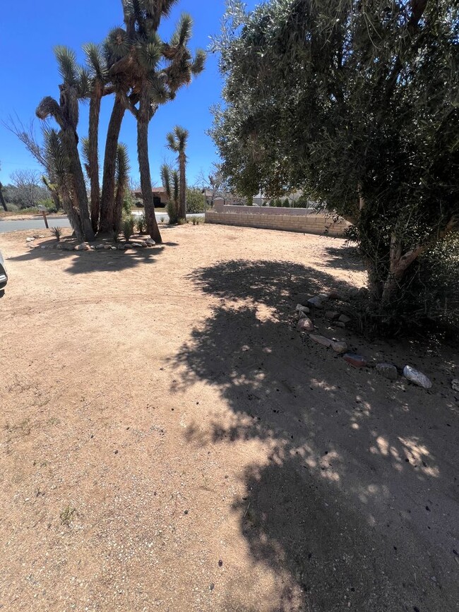 7634 Fox Trail in Yucca Valley, CA - Building Photo - Building Photo
