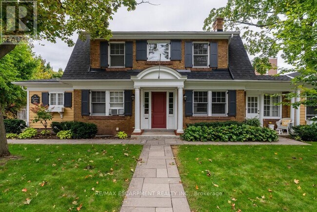 2080 Caroline St in Burlington, ON - Building Photo - Building Photo