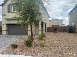 7597 Moore Crk Ln in North Las Vegas, NV - Building Photo - Building Photo