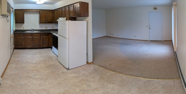 120 W Grant St in Lake Mills, WI - Foto de edificio - Building Photo