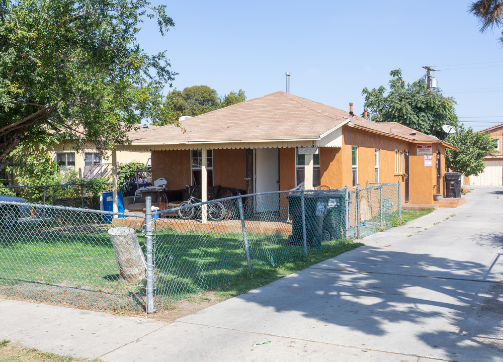 5851 Quinn St in Bell Gardens, CA - Foto de edificio