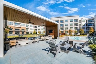 15635 Memorial Dr in Houston, TX - Building Photo