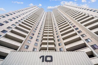10 San Romanoway in Toronto, ON - Building Photo - Building Photo