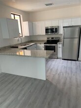 853 E 24th St, Unit 304 in Hialeah, FL - Building Photo - Building Photo