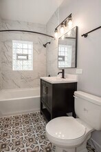 2235 N Kimball Ave, Unit 1st Floor in Chicago, IL - Building Photo - Building Photo