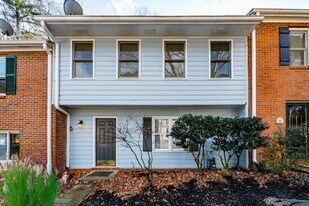 293 Juliet Ln SW in Marietta, GA - Building Photo
