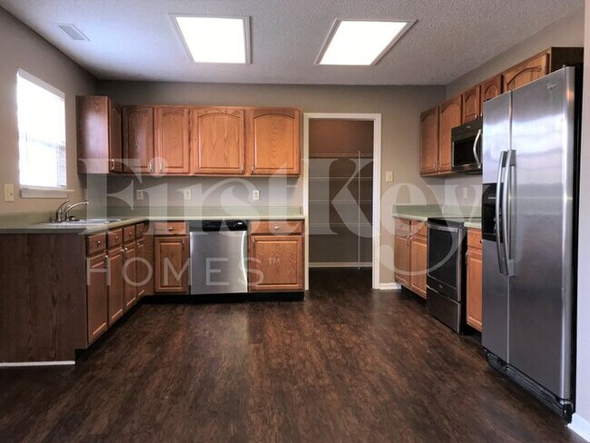 8710 Aylesworth Dr in Indianapolis, IN - Building Photo - Building Photo