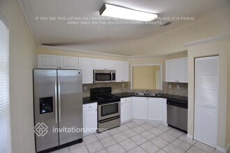 20030 NW 58th Ave in Hialeah, FL - Foto de edificio - Building Photo