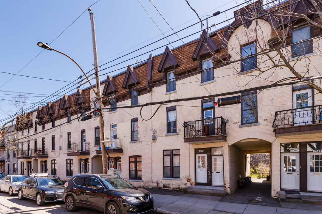 2500 Saint-Charles St in Montréal, QC - Building Photo