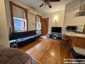 97 Myrtle St, Unit 4 in Boston, MA - Building Photo - Building Photo